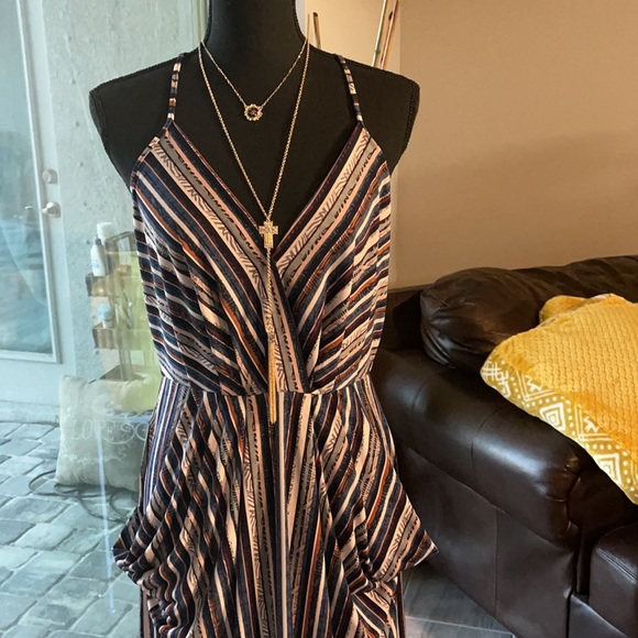 BCBGeneration Gorgeous Dress. - Picture 2 of 10